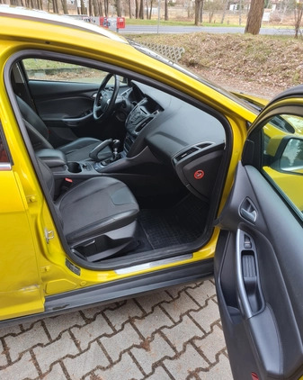Ford Focus cena 24500 przebieg: 250000, rok produkcji 2011 z Łódź małe 379